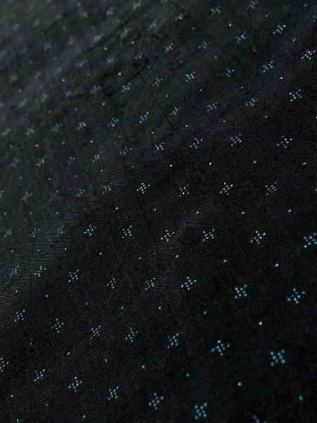 画像16: K1104S  羽織 男性用着物 珍しい柄です シルク（正絹）   黒, 小さな点々 【中古】 【USED】 【リサイクル】 ★★★☆☆ (16)