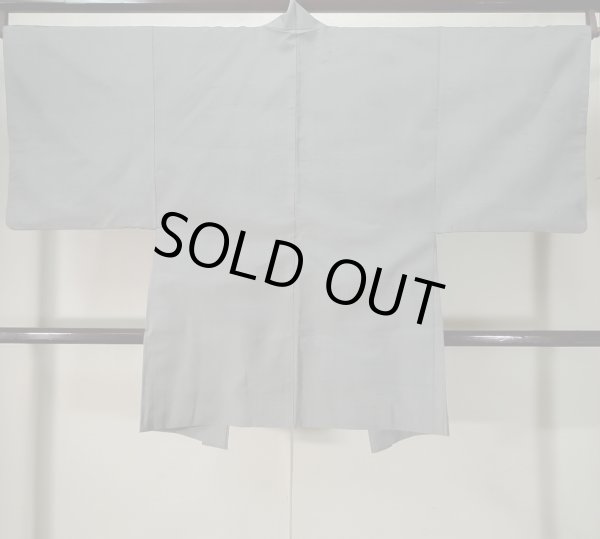 画像2: K1104V  羽織 男性用着物 珍しい色です シルク(正絹)   グレー(灰色),  【中古】 【USED】 【リサイクル】 ★★★☆☆ (2)