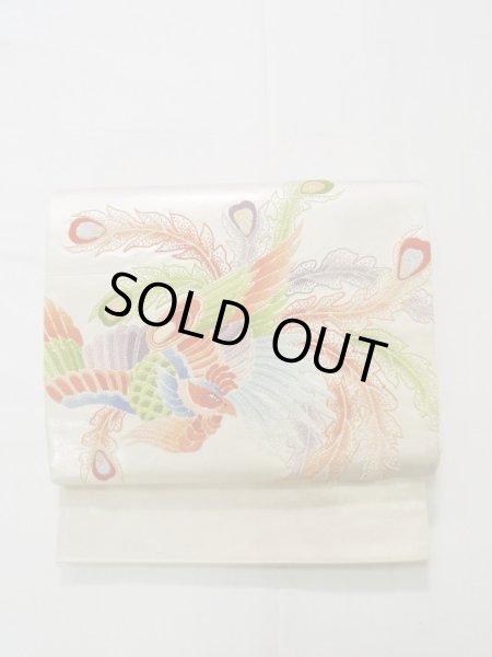 画像2: K1111M 袋帯  女性用着物 シルク（正絹） シャイニーな  オフ　ホワイト 孔雀  , 相良刺繍【中古】 【USED】 【リサイクル】 ★★★☆☆ (2)
