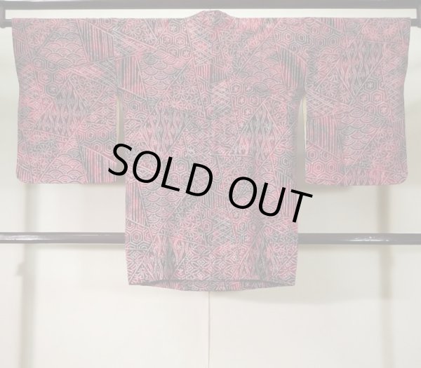 画像2: K1203B  道行 女性用着物  シルク(正絹)   赤, 花 【中古】 【USED】 【リサイクル】 ★★★☆☆ (2)