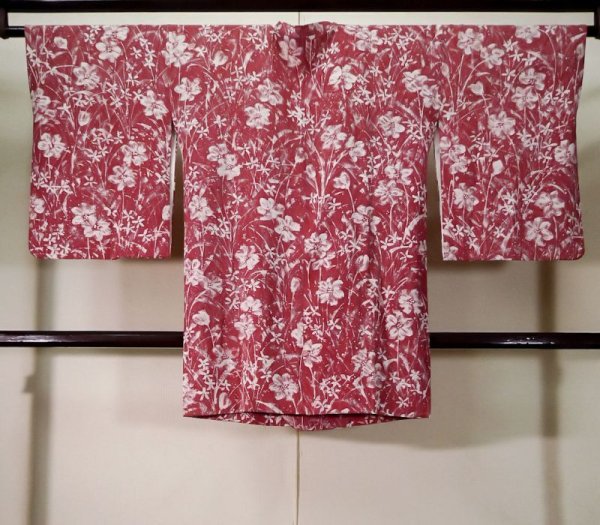 画像2: K1203G  道行 女性用着物  シルク(正絹) 淡い  ピンク, 花 【中古】 【USED】 【リサイクル】 ★★★☆☆ (2)