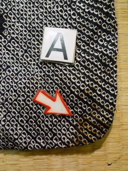 画像14: K1209R  羽織 女性用着物  シルク(正絹) ヘザー(杢)  黒, 抽象的模様 【中古】 【USED】 【リサイクル】 ★★☆☆☆ (14)