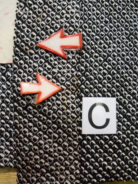 画像16: K1209R  羽織 女性用着物  シルク(正絹) ヘザー(杢)  黒, 抽象的模様 【中古】 【USED】 【リサイクル】 ★★☆☆☆ (16)