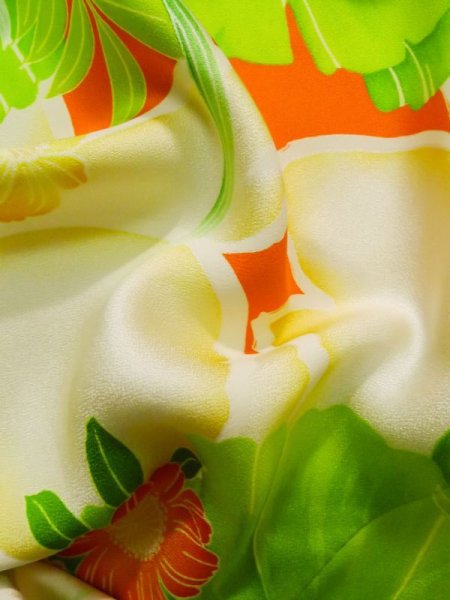 画像17: K1222C  振袖 女性用着物  シルク（正絹）   オレンジ, 花 【中古】 【USED】 【リサイクル】 ★★☆☆☆ (17)