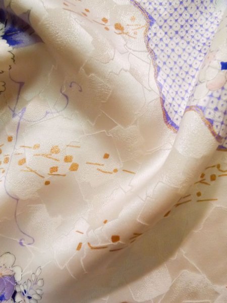 画像16: K1222D Mint  振袖 女性用着物 百合 シルク(正絹)   オフ ホワイト, ぼたん 【中古】 【USED】 【リサイクル】 ★★★★☆ (16)