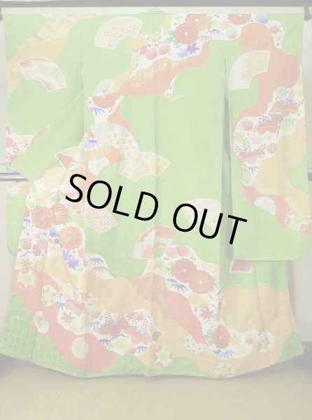 画像1: K1222E  振袖 女性用着物  シルク（正絹） 淡い  黄緑色, 菊 【中古】 【USED】 【リサイクル】 ★★☆☆☆ (1)