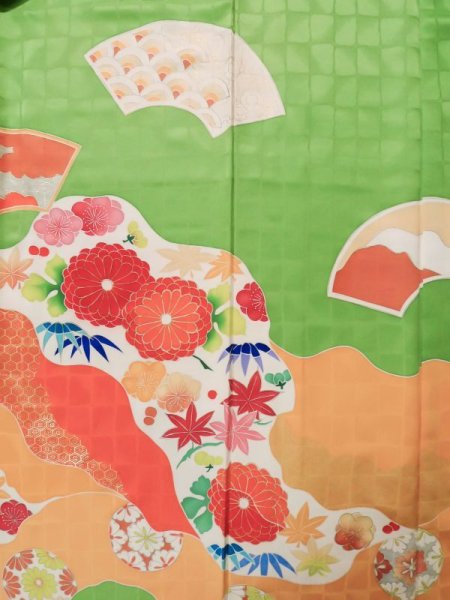 画像5: K1222E  振袖 女性用着物  シルク（正絹） 淡い  黄緑色, 菊 【中古】 【USED】 【リサイクル】 ★★☆☆☆ (5)