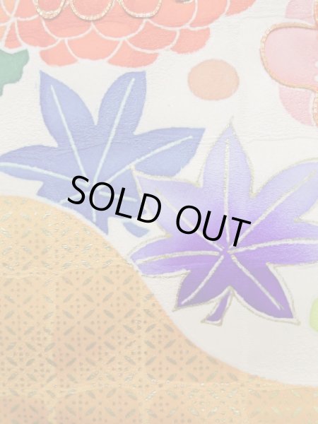 画像8: K1222E  振袖 女性用着物  シルク（正絹） 淡い  黄緑色, 菊 【中古】 【USED】 【リサイクル】 ★★☆☆☆ (8)