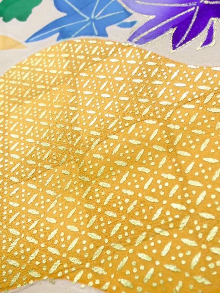 画像12: K1222E  振袖 女性用着物  シルク（正絹） 淡い  黄緑色, 菊 【中古】 【USED】 【リサイクル】 ★★☆☆☆ (12)