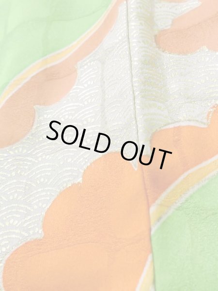 画像13: K1222E  振袖 女性用着物  シルク（正絹） 淡い  黄緑色, 菊 【中古】 【USED】 【リサイクル】 ★★☆☆☆ (13)