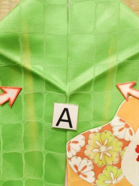 画像19: K1222E  振袖 女性用着物  シルク（正絹） 淡い  黄緑色, 菊 【中古】 【USED】 【リサイクル】 ★★☆☆☆ (19)