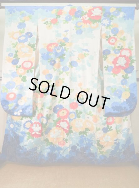 画像2: K1222I  振袖 女性用着物  シルク(正絹)   オフ ホワイト, ぼたん 【中古】 【USED】 【リサイクル】 ★★☆☆☆ (2)