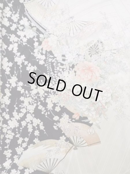 画像4: K1222J  振袖 女性用着物 花車 シルク（正絹）   黒, 花 【中古】 【USED】 【リサイクル】 ★★★★☆ (4)