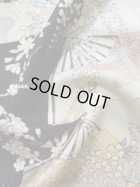 画像15: K1222J  振袖 女性用着物 花車 シルク（正絹）   黒, 花 【中古】 【USED】 【リサイクル】 ★★★★☆ (15)