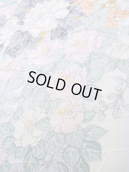 画像11: K1222M  振袖 女性用着物  シルク（正絹） 薄い  藤, ぼたん 【中古】 【USED】 【リサイクル】 ★★☆☆☆ (11)