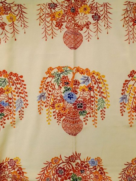 画像4: K1222N  振袖 女性用着物  シルク(正絹)   クリーム, 花 【中古】 【USED】 【リサイクル】 ★★☆☆☆ (4)