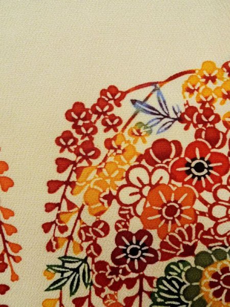 画像6: K1222N  振袖 女性用着物  シルク(正絹)   クリーム, 花 【中古】 【USED】 【リサイクル】 ★★☆☆☆ (6)