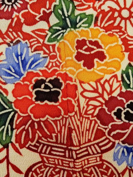 画像9: K1222N  振袖 女性用着物  シルク(正絹)   クリーム, 花 【中古】 【USED】 【リサイクル】 ★★☆☆☆ (9)