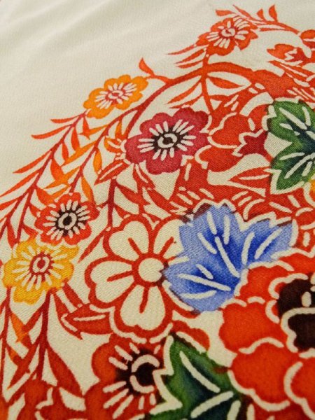 画像10: K1222N  振袖 女性用着物  シルク(正絹)   クリーム, 花 【中古】 【USED】 【リサイクル】 ★★☆☆☆ (10)