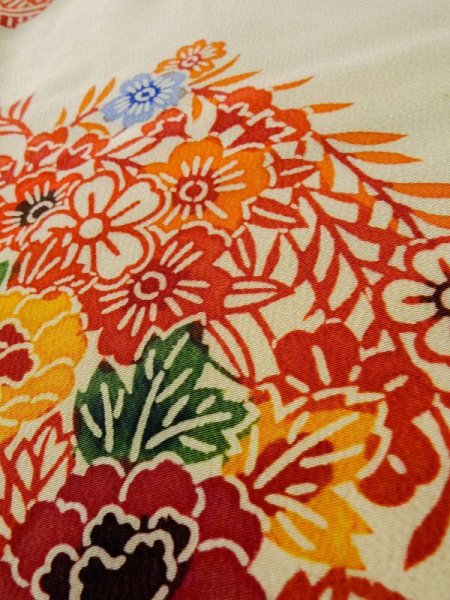 画像11: K1222N  振袖 女性用着物  シルク(正絹)   クリーム, 花 【中古】 【USED】 【リサイクル】 ★★☆☆☆ (11)