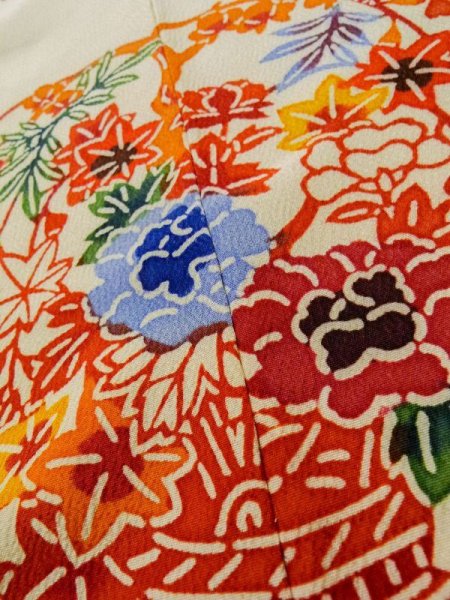 画像13: K1222N  振袖 女性用着物  シルク(正絹)   クリーム, 花 【中古】 【USED】 【リサイクル】 ★★☆☆☆ (13)