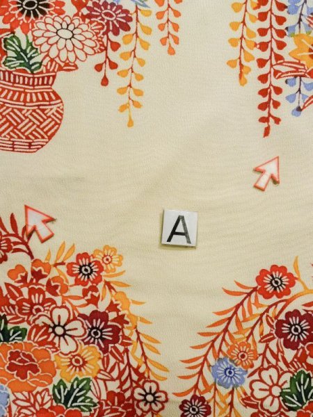 画像17: K1222N  振袖 女性用着物  シルク(正絹)   クリーム, 花 【中古】 【USED】 【リサイクル】 ★★☆☆☆ (17)