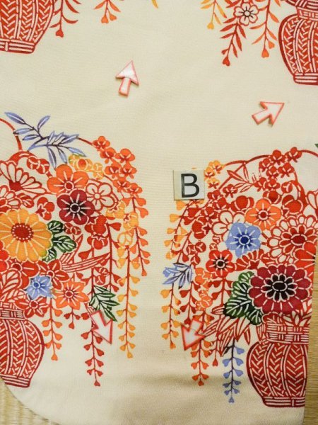 画像18: K1222N  振袖 女性用着物  シルク(正絹)   クリーム, 花 【中古】 【USED】 【リサイクル】 ★★☆☆☆ (18)