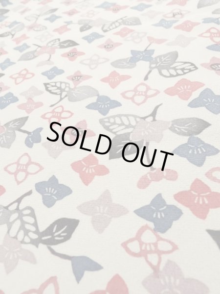 画像8: L0119T  小紋 女性用着物  シルク(正絹) 淡い  オフ ホワイト, 花 【中古】 【USED】 【リサイクル】 ★★★☆☆ (8)