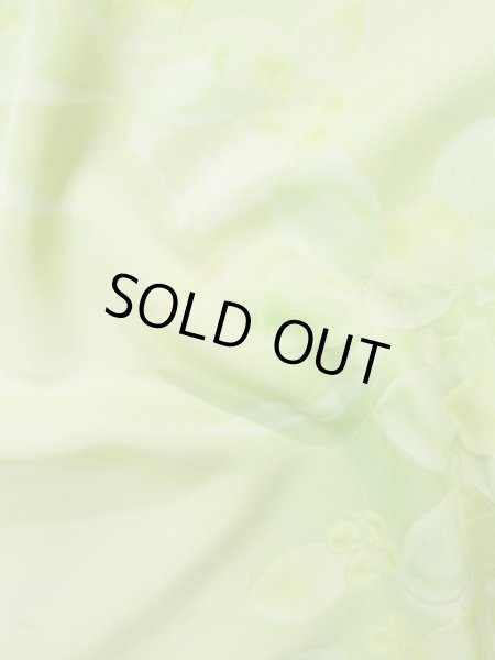 画像12: L0120D  小紋 女性用着物  シルク（正絹） シャイニーな クリーミーな 黄緑色, 花 【中古】 【USED】 【リサイクル】 ★★☆☆☆ (12)