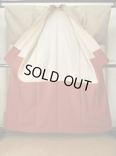 画像2: L0126P  織 女性用着物  シルク（正絹） スモーキーな 淡い クリーム, 縞 【中古】 【USED】 【リサイクル】 ★★★☆☆ (2)