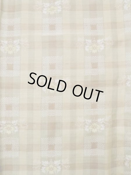 画像4: L0126T  織 女性用着物  シルク(正絹) 淡い  ベージュ, 花 【中古】 【USED】 【リサイクル】 ★☆☆☆☆ (4)