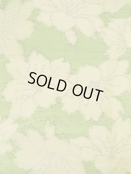 画像6: L0126Y  十日町紬 女性用着物  シルク（正絹） スモーキーな 淡い 黄緑色, 花 【中古】 【USED】 【リサイクル】 ★★★★☆ (6)