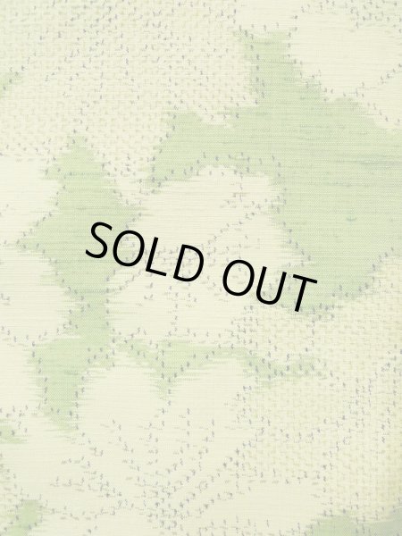 画像8: L0126Y  十日町紬 女性用着物  シルク（正絹） スモーキーな 淡い 黄緑色, 花 【中古】 【USED】 【リサイクル】 ★★★★☆ (8)