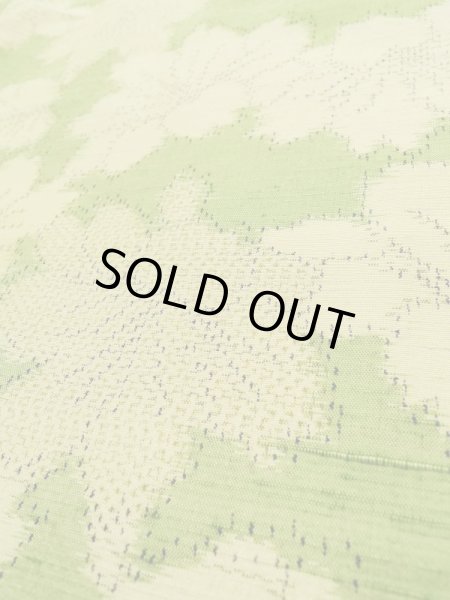 画像10: L0126Y  十日町紬 女性用着物  シルク（正絹） スモーキーな 淡い 黄緑色, 花 【中古】 【USED】 【リサイクル】 ★★★★☆ (10)