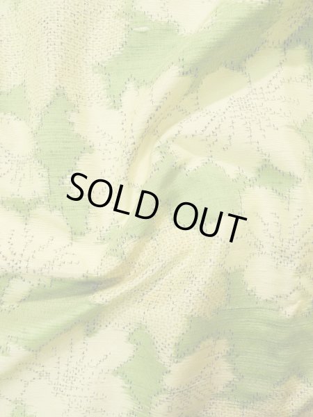 画像11: L0126Y  十日町紬 女性用着物  シルク（正絹） スモーキーな 淡い 黄緑色, 花 【中古】 【USED】 【リサイクル】 ★★★★☆ (11)