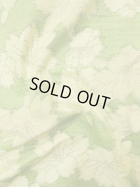 画像12: L0126Y  十日町紬 女性用着物  シルク（正絹） スモーキーな 淡い 黄緑色, 花 【中古】 【USED】 【リサイクル】 ★★★★☆ (12)