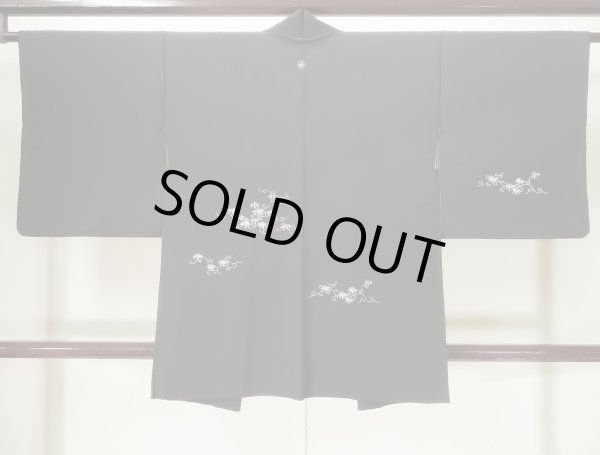 画像2: L0202K  羽織 女性用着物  シルク(正絹)   黒, 花 【中古】 【USED】 【リサイクル】 ★★★☆☆ (2)