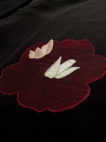 画像9: L0202U  羽織 女性用着物  シルク(正絹)   黒, 花 【中古】 【USED】 【リサイクル】 ★★★★☆ (9)