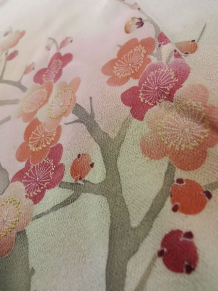 画像11: L0204A  留袖 女性用着物  シルク(正絹)   白, 梅 【中古】 【USED】 【リサイクル】 ★★☆☆☆ (11)