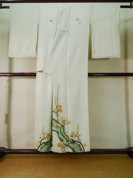 画像2: L0204B  留袖 女性用着物  シルク(正絹) 薄い シャーベット ティール(青緑), 梅 【中古】 【USED】 【リサイクル】 ★☆☆☆☆ (2)