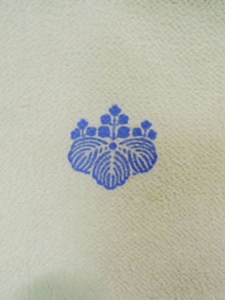 画像4: L0204B  留袖 女性用着物  シルク(正絹) 薄い シャーベット ティール(青緑), 梅 【中古】 【USED】 【リサイクル】 ★☆☆☆☆ (4)