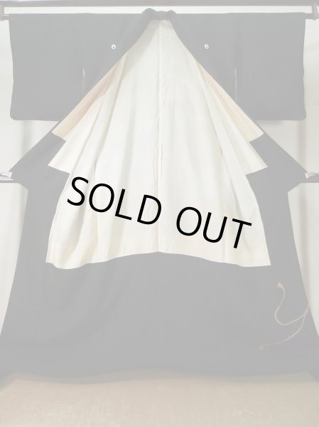 画像3: L0204D  留袖 女性用着物 鏡文 シルク(正絹)   黒,  【中古】 【USED】 【リサイクル】 ★★★☆☆ (3)