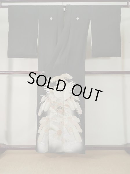 画像2: L0204E  留袖 女性用着物  シルク(正絹)   黒, 菊 【中古】 【USED】 【リサイクル】 ★★★☆☆ (2)