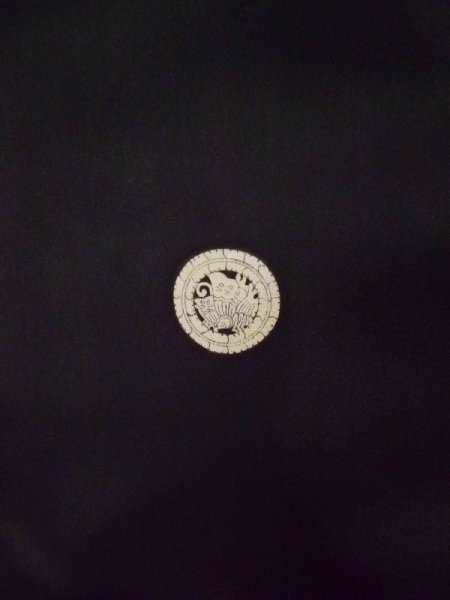 画像4: L0204E  留袖 女性用着物  シルク（正絹）   黒, 菊 【中古】 【USED】 【リサイクル】 ★★★☆☆ (4)