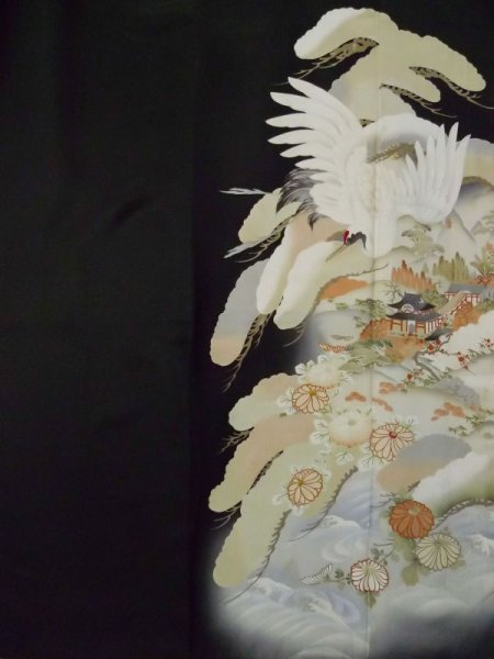 画像6: L0204E  留袖 女性用着物  シルク（正絹）   黒, 菊 【中古】 【USED】 【リサイクル】 ★★★☆☆ (6)