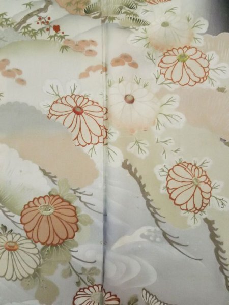 画像9: L0204E  留袖 女性用着物  シルク（正絹）   黒, 菊 【中古】 【USED】 【リサイクル】 ★★★☆☆ (9)