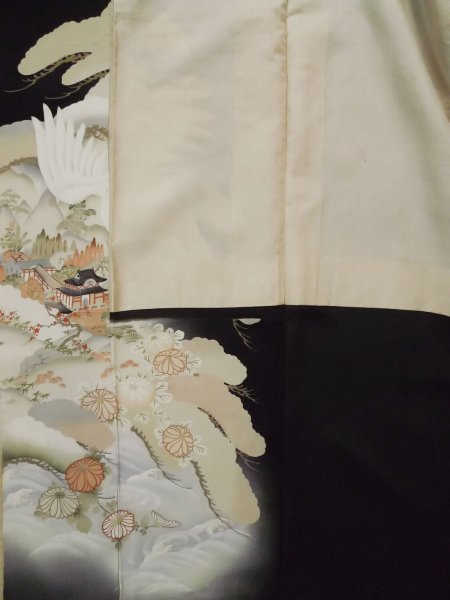 画像16: L0204E  留袖 女性用着物  シルク（正絹）   黒, 菊 【中古】 【USED】 【リサイクル】 ★★★☆☆ (16)