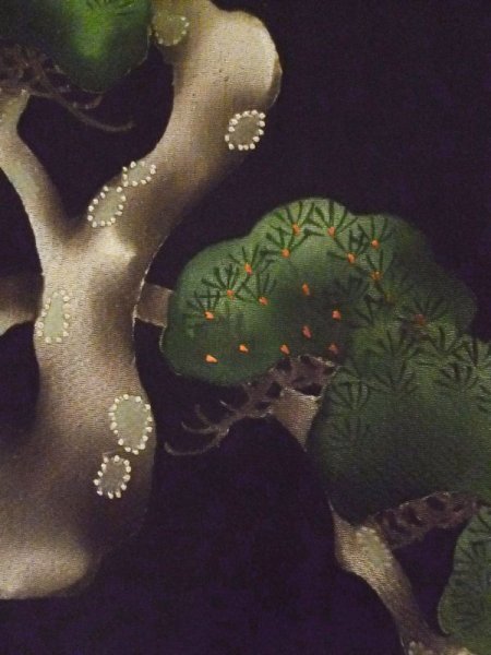 画像9: L0204G  留袖 女性用着物  シルク(正絹)   黒, 松/松葉 【中古】 【USED】 【リサイクル】 ★★☆☆☆ (9)