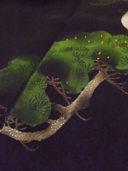 画像12: L0204G  留袖 女性用着物  シルク(正絹)   黒, 松/松葉 【中古】 【USED】 【リサイクル】 ★★☆☆☆ (12)