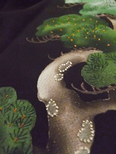 画像13: L0204G  留袖 女性用着物  シルク(正絹)   黒, 松/松葉 【中古】 【USED】 【リサイクル】 ★★☆☆☆ (13)